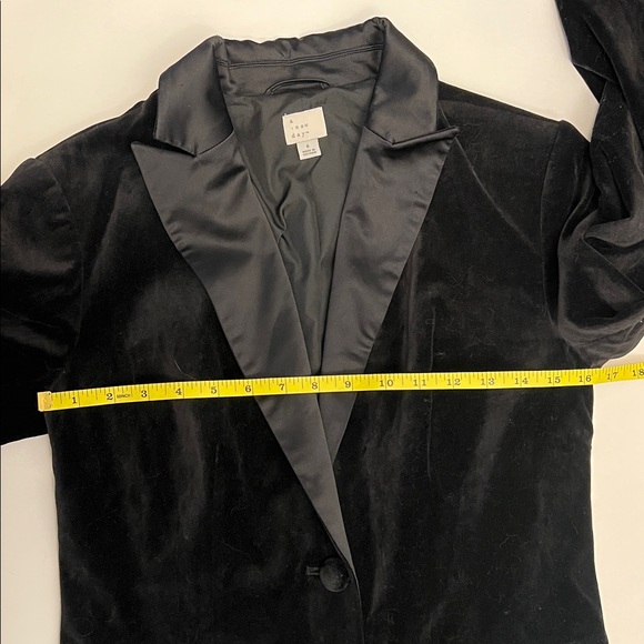 A New Day Black Velvet, Satin, & Buttons Blazer – Size 6  FLAW  Night Out Party - Picture 9 of 10